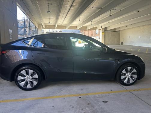 Gray 2024 Tesla Model Y Long Range