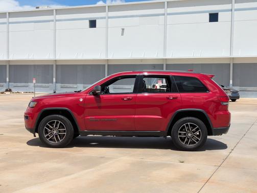 Red 2017 Jeep Grand Cherokee Trailhawk