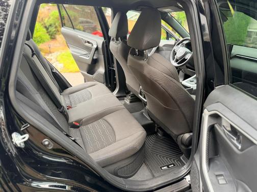 Black 2022 Toyota RAV4 Hybrid SE
