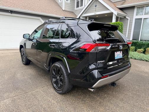 Black 2022 Toyota RAV4 Hybrid SE