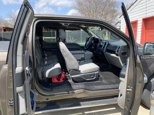 Photo 4 of 11 of 2016 Ford F-150 XLT