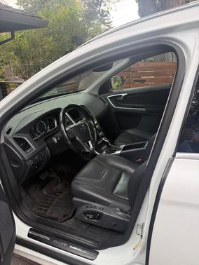 White 2016 Volvo XC60 T5 Drive-E Premier