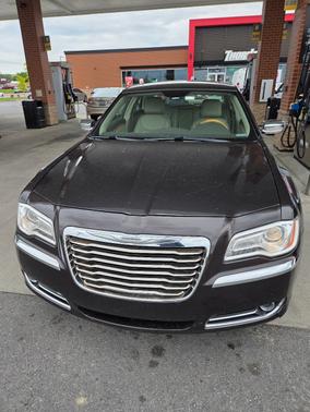 Brown 2013 Chrysler 300C Base