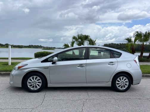 2014 Toyota Prius Plug-in Base