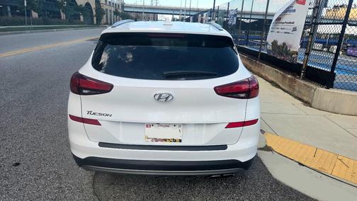 White 2021 Hyundai TUCSON SEL