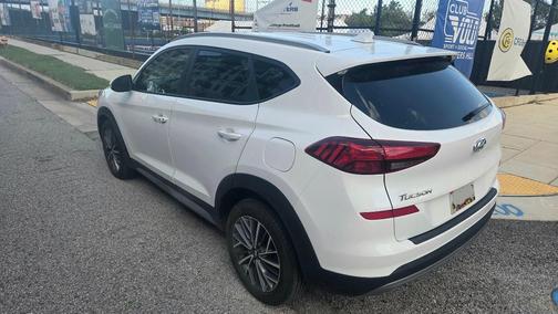 White 2021 Hyundai TUCSON SEL