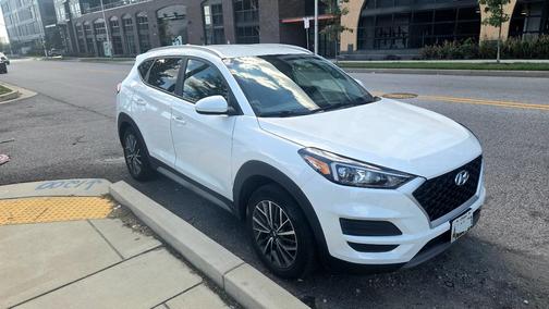 White 2021 Hyundai TUCSON SEL