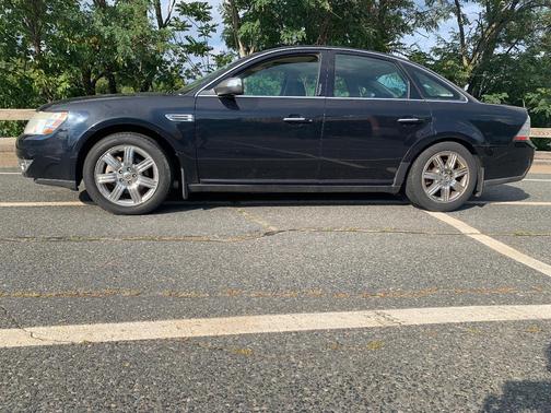 Blue 2008 Ford Taurus Limited