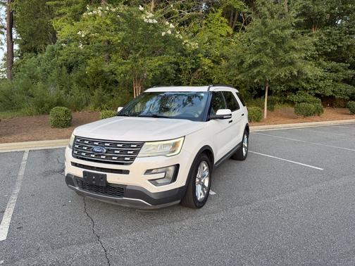 White 2017 Ford Explorer Limited