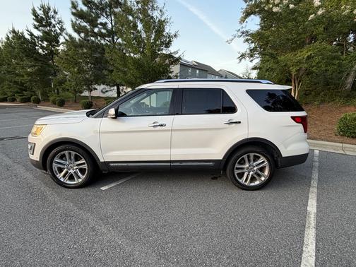 White 2017 Ford Explorer Limited