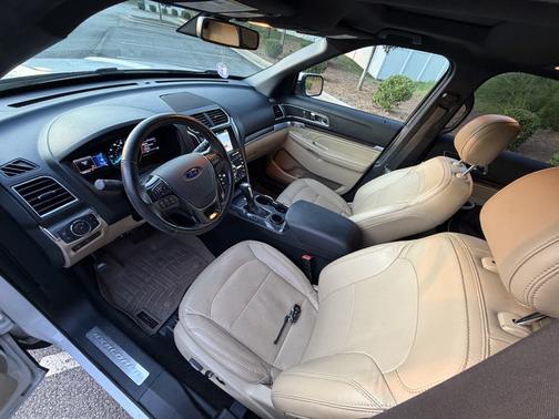 White 2017 Ford Explorer Limited