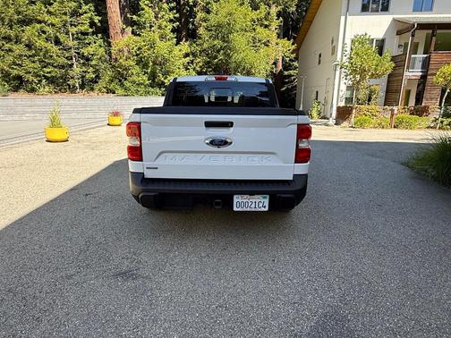 White 2024 Ford Maverick LARIAT