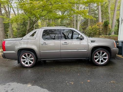 Gold 2011 Cadillac Escalade EXT Premium