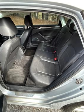 2017 Volkswagen Passat 1.8T SE w/Technology