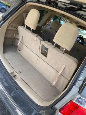 Green 2011 Toyota Highlander SE