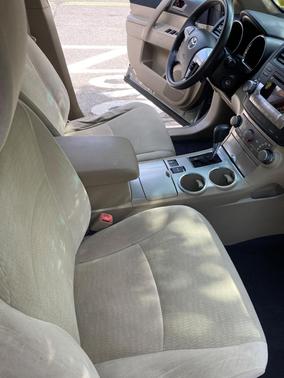 Green 2011 Toyota Highlander SE