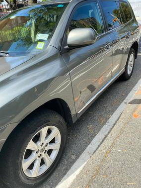 Green 2011 Toyota Highlander SE