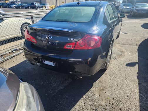 2011 INFINITI G37x Base