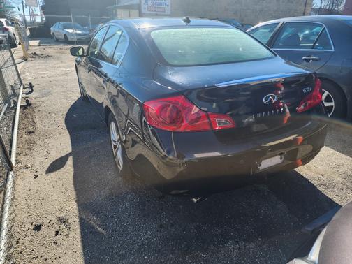 2011 INFINITI G37x Base
