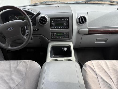 Silver 2006 Ford Expedition Limited