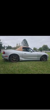 Silver 2000 Mazda MX-5 Miata LS