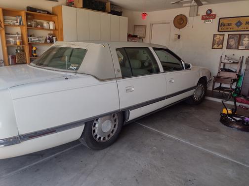 White 1996 Cadillac DeVille Base