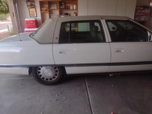 White 1996 Cadillac DeVille Base