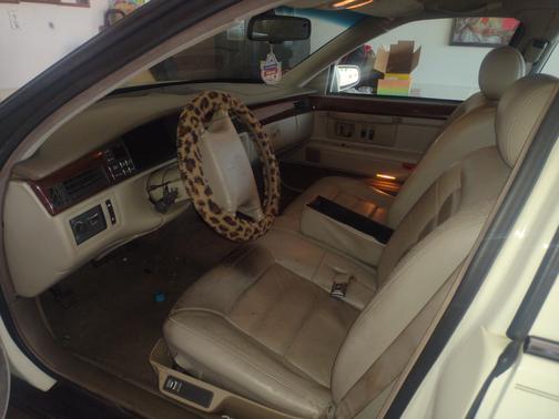 White 1996 Cadillac DeVille Base
