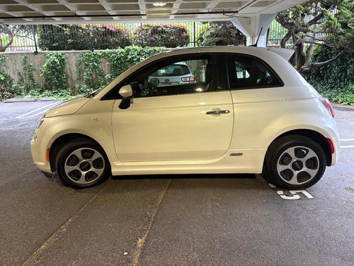 White 2016 FIAT 500e Battery Electric
