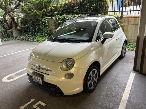 White 2016 FIAT 500e Battery Electric