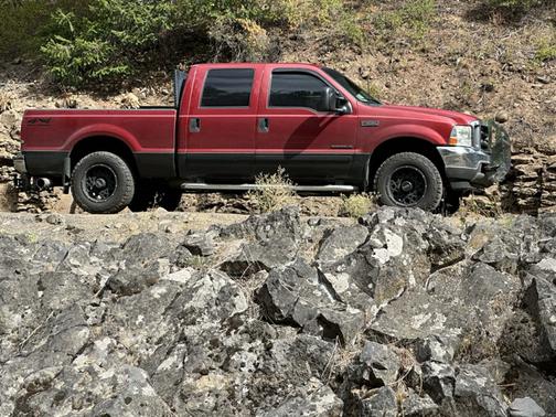 Red 2001 Ford F-250 Lariat Crew Cab Super Duty
