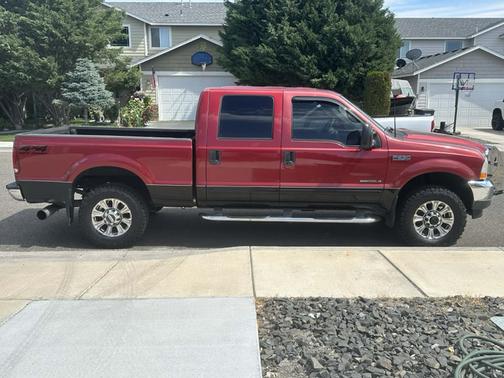 Red 2001 Ford F-250 Lariat Crew Cab Super Duty