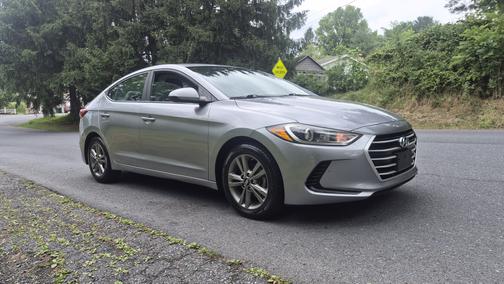 Silver 2017 Hyundai ELANTRA SE