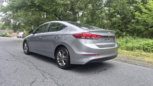 Silver 2017 Hyundai ELANTRA SE