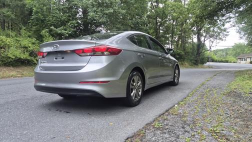 Silver 2017 Hyundai ELANTRA SE