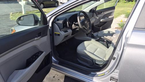 Silver 2017 Hyundai ELANTRA SE