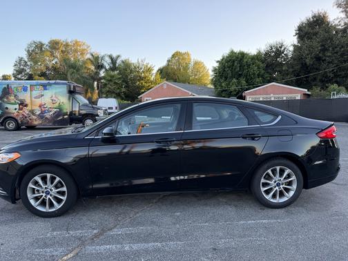 Black 2017 Ford Fusion SE