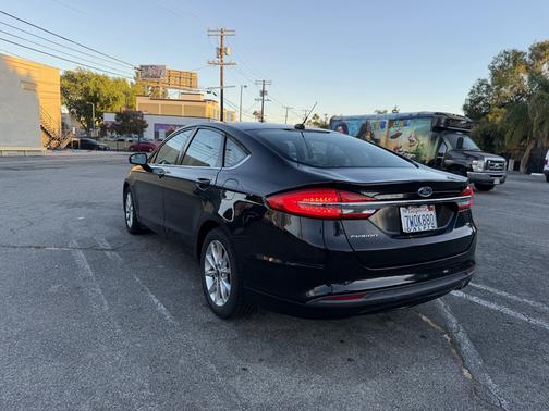 Black 2017 Ford Fusion SE