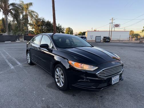 Black 2017 Ford Fusion SE