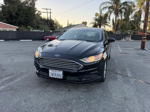 Black 2017 Ford Fusion SE