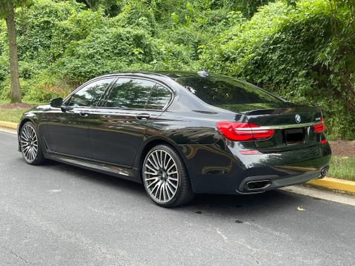 2016 BMW 750 i