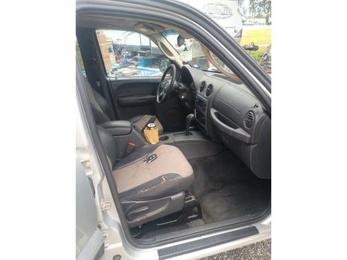 Silver 2004 Jeep Liberty Sport