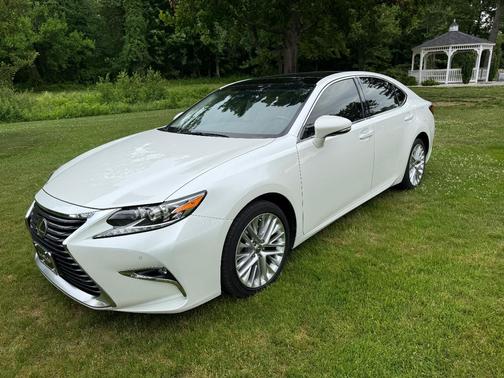 White 2016 Lexus ES 350 Base