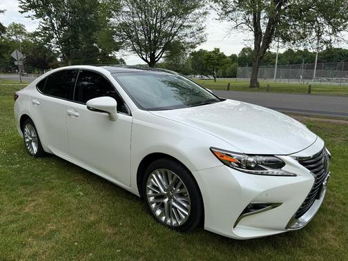 White 2016 Lexus ES 350 Base