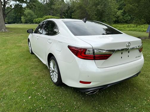 White 2016 Lexus ES 350 Base