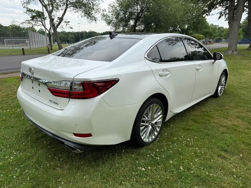 White 2016 Lexus ES 350 Base