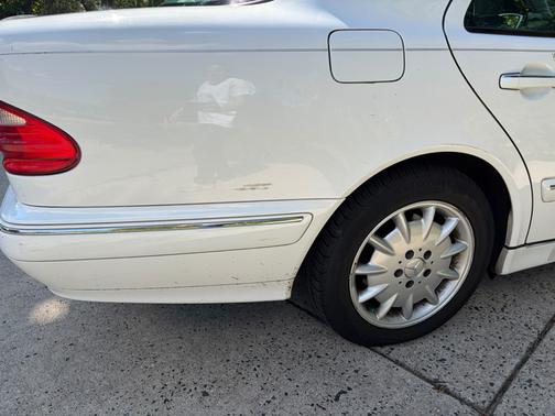 White 2001 Mercedes-Benz E-Class E320