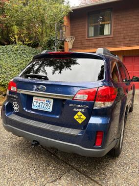 Blue 2011 Subaru Outback 2.5 i Limited