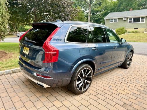 2020 Volvo XC90 T6 Momentum