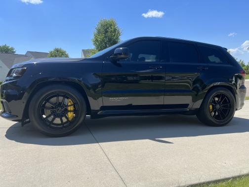 Photo 3 of 19 of 2018 Jeep Grand Cherokee Trackhawk